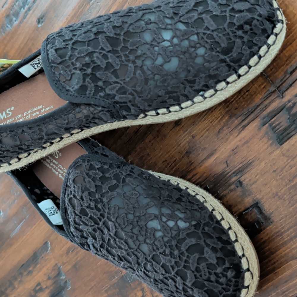 TOMS Black Lace Espadrille Rope Flats Size W8 NEW - Picture 2 of 12
